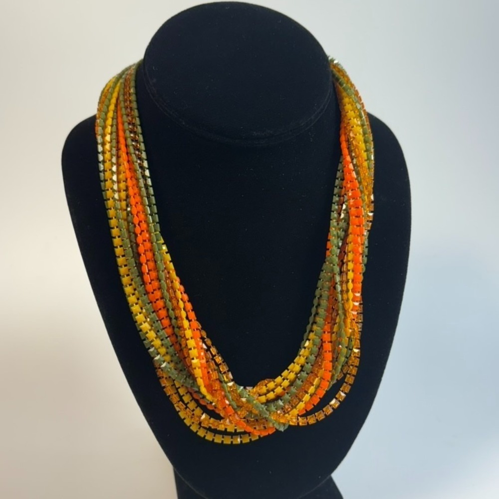 Vintage Necklace Vibrant Pressed Plastic Intricate Clasp Unique Retro Piece‎ - Picture 2 of 9